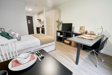 Gold Studio River View at Dun Holm House, Unit 8, The Riverwalk, City Centre, Durham, DH14SL - Image 4